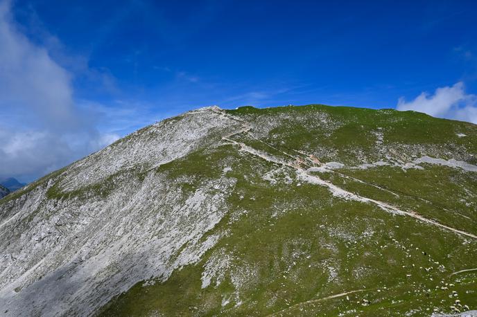 Stol | Pogled z Malega Stola na najvišji vrh Karavank, na 2.236 metrov visok Stol | Foto Matej Podgoršek