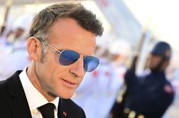 Macron v nerodnem položaju: Erdoganova žena je zavrnila njegov poljub #video