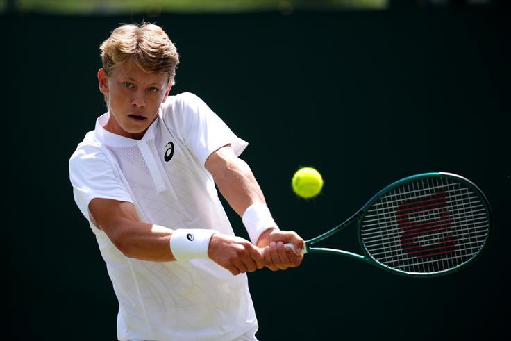 Žiga Šeško se je uvrstil v četrtfinale mladinskega Wimbledona. | Foto: Reuters
