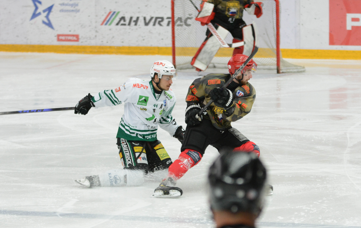 Hdd Jesenice | Jeseničani so odigrali prvo domačo tekmo sezone in zmagali s 3:0. | Foto Matias Demšar