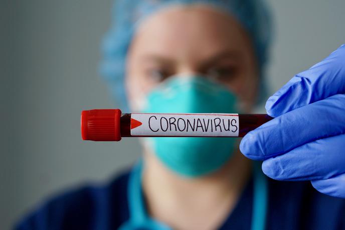 Koronavirus, maska, zaščita, oprema | Prvi primer v Sloveniji bodo ne glede na resnost bolezenskih znakov hospitalizirali. | Foto Getty Images