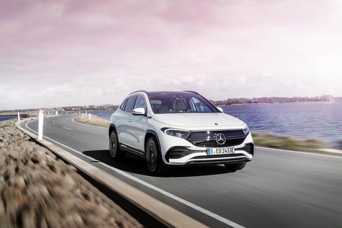 Električni Mercedesov SUV EQA dokazuje, da je z uporabo preizkušene arhitekture mogoče doseči odlično razmerje med zmogljivostjo, dosegom, ceno in stroški lastništva. | Foto: 