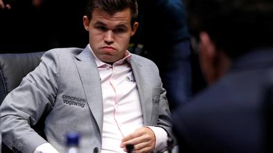 Carlsen ubranil naslov prvaka v šahu v pospešenem tempu