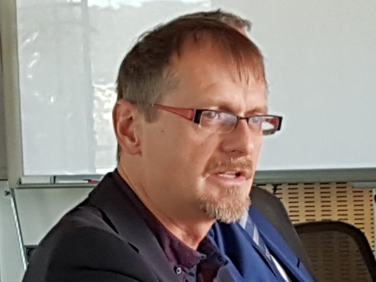 "Že zdaj smo v Sloveniji na ravni države skladni s prvo generacijo sistema eCall, a se ta nenehno dopolnjuje in izboljšuje," je poudaril vodja Centra za obveščanje pri Upravi RS za zaščito in reševanje Boštjan Tavčar. | Foto: Srdjan Cvjetović