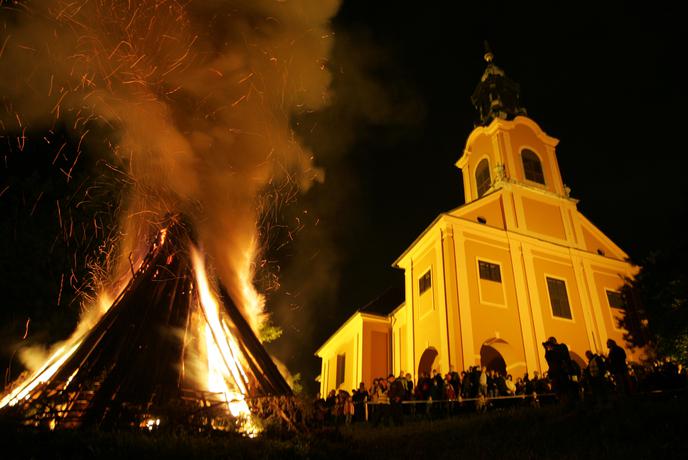 Kresovanja po Sloveniji: kje bo zagorel največji kres in kdo vse nastopa?