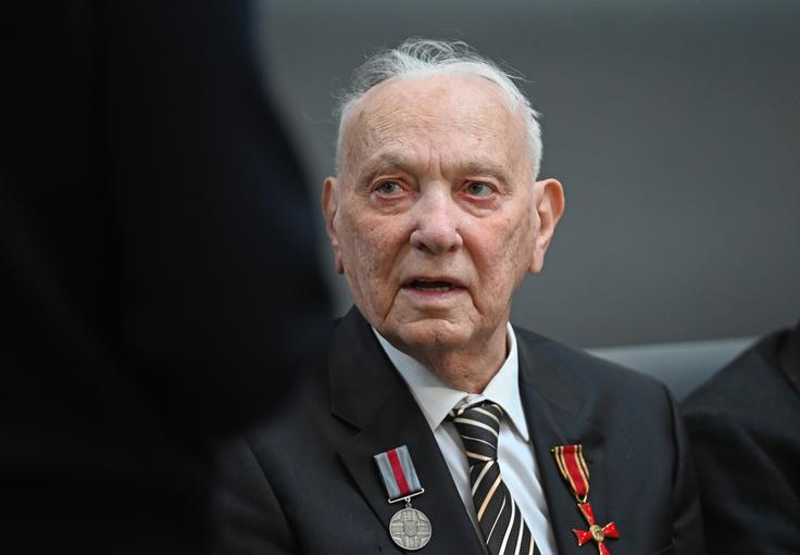 Prek osebnih pričevanj razstava poskuša vzpostaviti tudi povezavo z nemškimi obiskovalci, kot je na primer citat preživelega holokavsta Romana Schwarzmana: "Hitler me je hotel ubiti, ker sem Jud; Putin me hoče ubiti, ker sem Ukrajinec." Razstavo o vojni v Ukrajini so dodali že obstoječima stalnima razstavama, ki se osredotočata na nacizem in Nemčijo od leta 1945 do danes. | Foto: Guliverimage