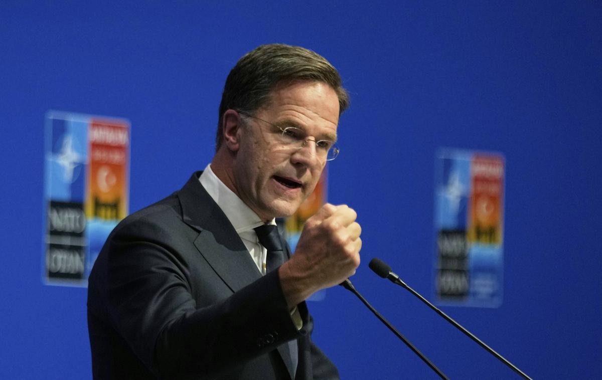 Mark Rutte, generalni sekretar NATO | O tem, koliko bo znašala nova zaveza oziroma načrt vlaganj, ki ga bodo potrdili v Haagu, Rutte ni želel govoriti. Je pa že pred časom dejal, da bodo morale članice za obrambo namenjati več kot tri odstotke bruto domačega proizvoda (BDP). | Foto Guliverimage