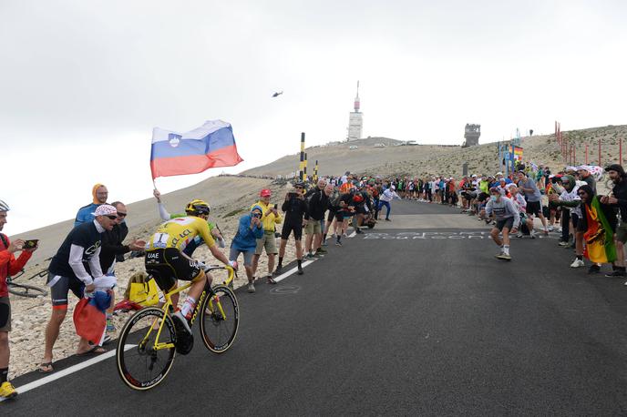 Tadej Pogačar, Mont Ventoux, TDF 2021 | Leta 2021 je Jonas Vingegaard na vzponu na Mont Ventoux ušel Tadeju Pogačarju, a je ta ubranil rumeno majico in se tedaj veselil svoje druge zmage na Touru. | Foto Guliverimage