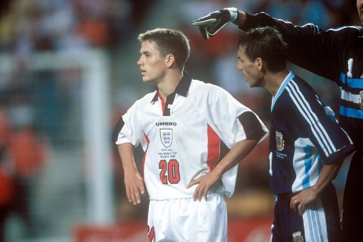 Michael Owen je za angleško reprezentanco odigral 89 tekem in dosegel 40 zadetkov. Na SP 1998 se je proti Romuniji vpisal med strelce kot najmlajši angleški strelec v zgodovini tekmovanja, star je bil le 18 let in 190 dni. | Foto: Guliverimage