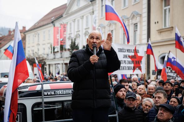 Konec sveta, kot ga poznamo: Janez Janša, človek ulice