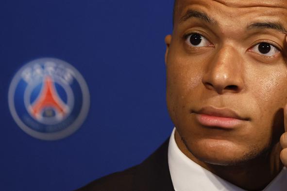 V PSG počilo: Mbappe razjezil soigralce, klub ga je izbrisal s posterja