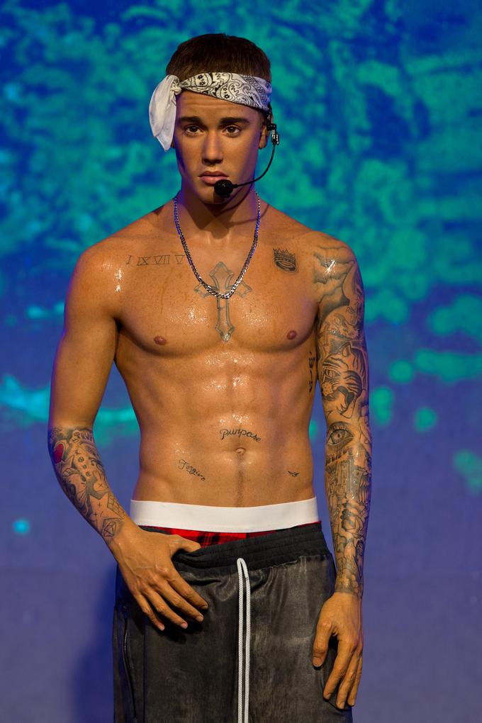 V muzeju voščenih lutk Madame Tussauds v Londonu so odkrili novo Justinovo lutko v t. i. mokrem videzu. | Foto: Getty Images