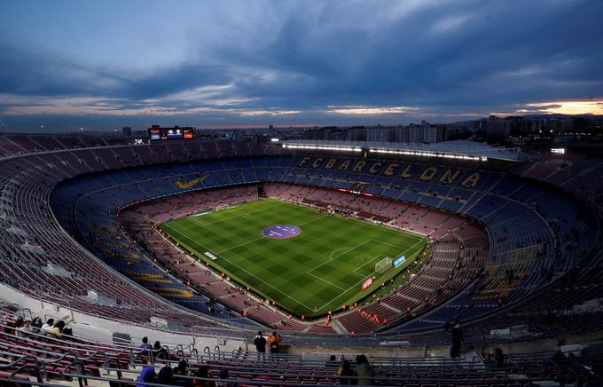 Camp Nou spada med priljubljene turistične znamenitosti mesta Barcelona. | Foto: Reuters