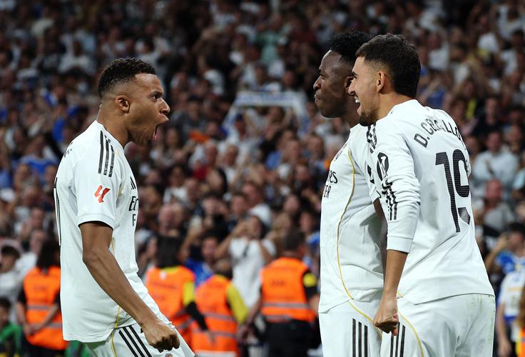 Real Madrid je dosegel sedmo zmago v la ligi. | Foto: Reuters