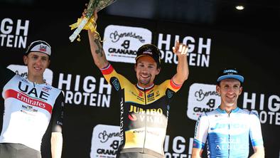 Roglič in Pogačar obračunala v zadnjem kilometru, dvojna slovenska zmaga!