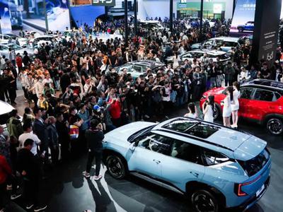 Že številke ob napovedi izjemne: Kitajska bo nekaj dni središče avtomobilskega sveta