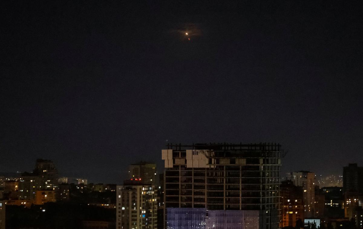 Kijev eksplozije | V Kijevu je v ponedeljek pozno zvečer odjeknilo več močnih eksplozij.  | Foto Reuters