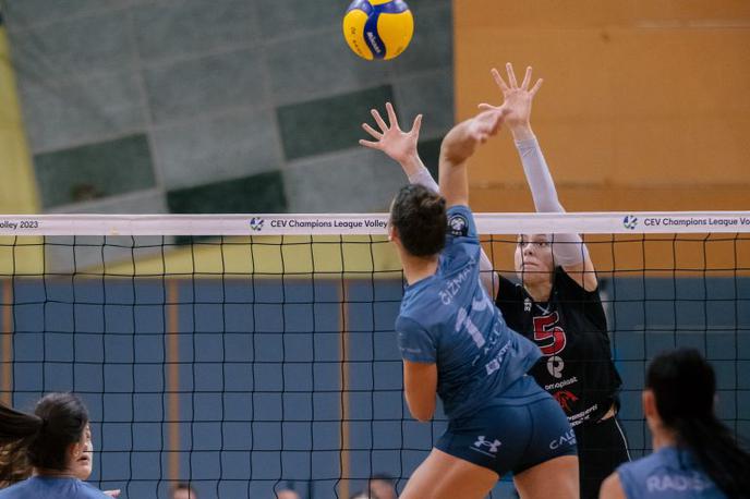 Calcit Volley | Kamničanke so s 3:0 zmagale v Grosuplju. | Foto Calcit Volley