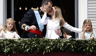 Množica ob kronanju Felipeja VI.: Naj živi Španija, naj živi kralj (video)