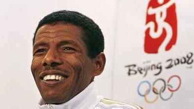 Gebrselassie bo v Pekingu tekel na 10.000 metrov