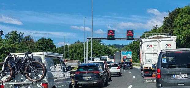 Primorka obstala: zamuda znaša dve uri