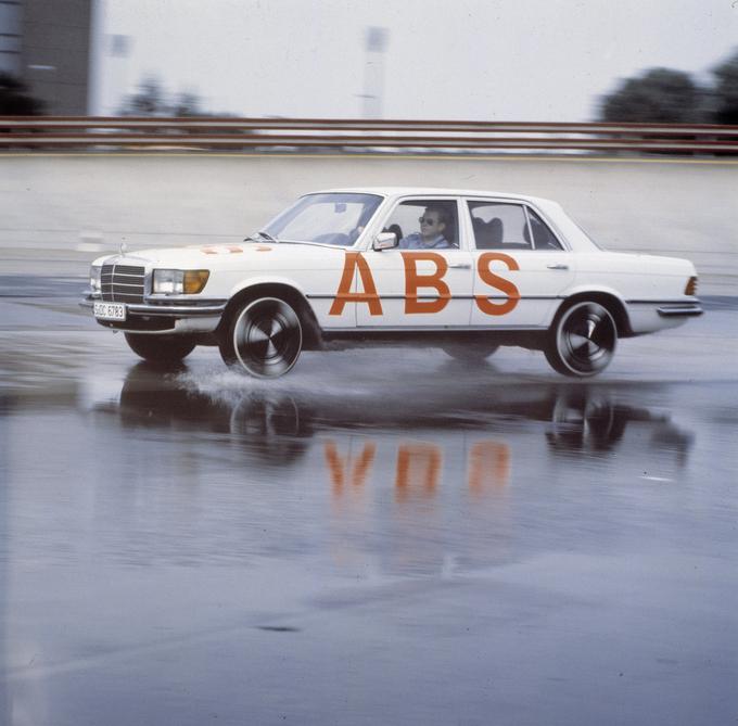 Prvi avtomobil, ki je imel vgrajen zavorni sistem ABS, je bil mercedes-benz razred S letnik 1978. | Foto: Mercedes-Benz