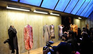 Retrospektiva Alexandra McQueena v Londonu: enfant terrible modne scene se vrača domov