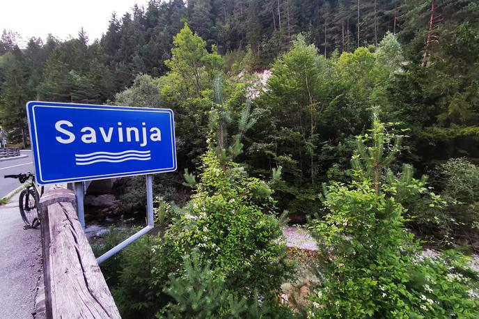 Savinja, reka | "Preiskava še ni končana, prve ugotovitve kažejo, da je za zdaj še neznana oseba v jašek za odvodnjavanje meteornih voda zlila neznano tekočino, ki je stekla v kanalizacijski sistem in nato v reko Savinjo," so povedali na PU Celje. | Foto Aljoša Rehar/STA