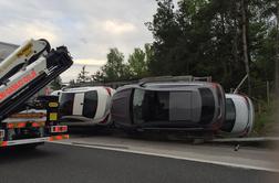 Štajerska avtocesta spet odprta. Prevrnjen tovornjak in raztresene avtomobile so odtranili. (foto)