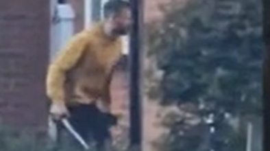 Kritični napad na postaji: s katano ubil 13-letnika in ranil več ljudi #video