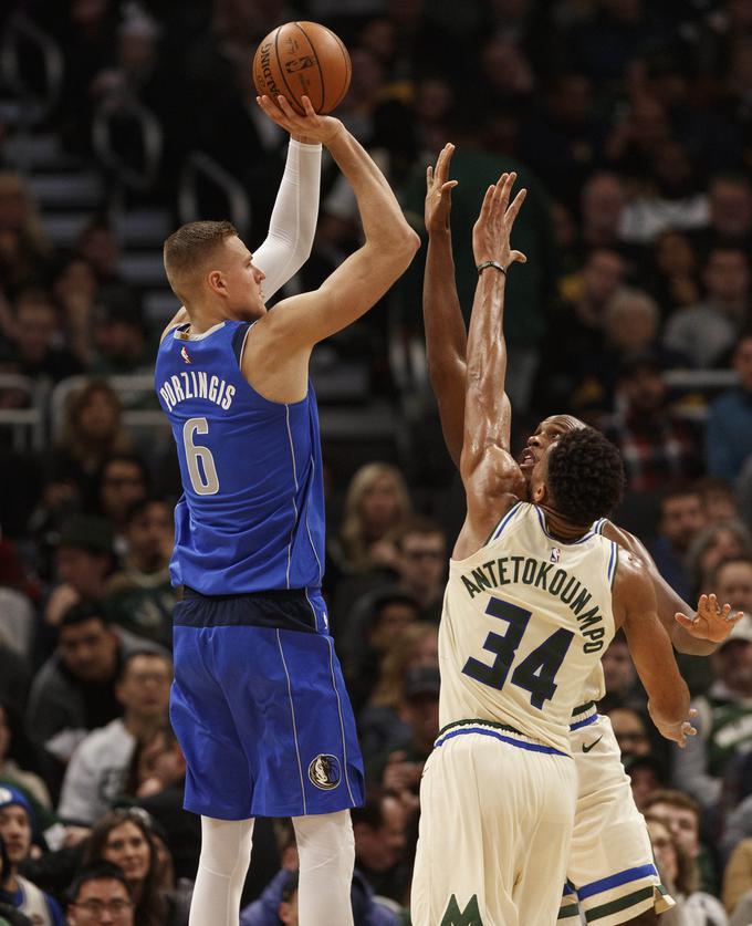 Kristaps Porzingis v letu 2020 sploh še ni zaigral za Dallas. | Foto: Reuters