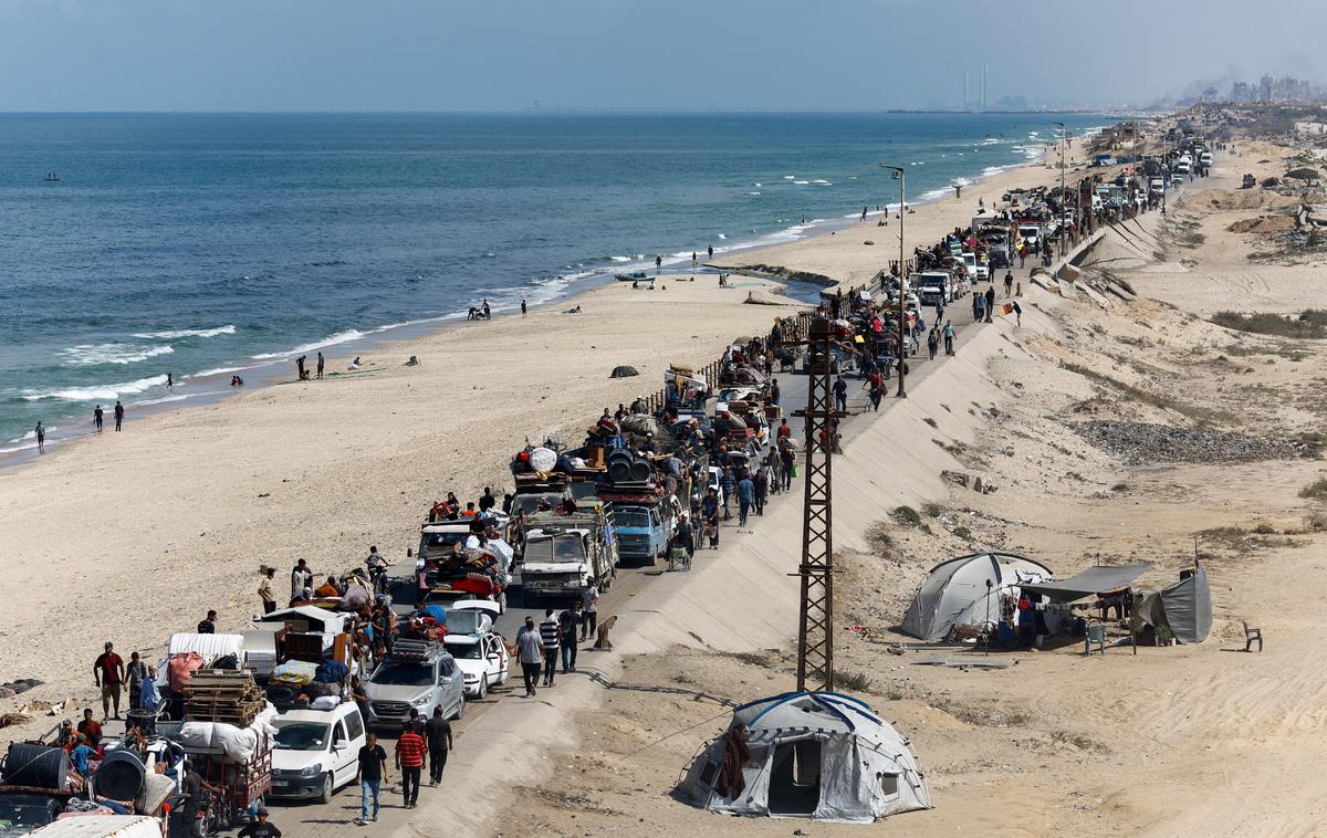 Gaza, Palestina, prebivalci, odhod, beg, vojna, Izrael | Izraelska vojska je pretekli petek zagrozila, da bo med operacijo v mestu Gaza uporabila silo brez primere, in tamkajšnje prebivalce pozvala, naj se umaknejo proti jugu enklave. | Foto Reuters