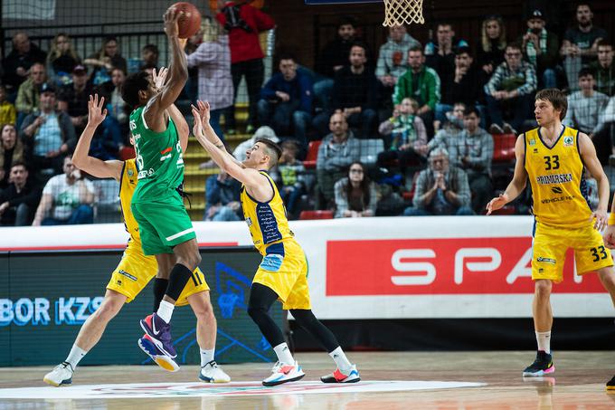 Z agresivno igro so Koprčani košarkarjem Olimpije povzročali veliko težav. | Foto: Grega Valančič/Sportida