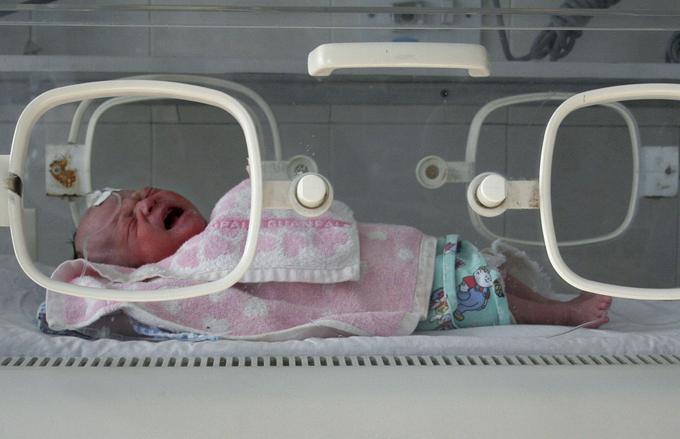 Najmanjša deklica, rojena v Sloveniji, je tehtala 340 gramov, najbolj zgodaj pa je bil otrok rojen po 22 tednih nosečnosti. (Fotografija je simbolična) | Foto: Reuters