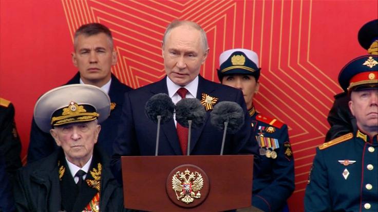 Vladimir Putin je dejal, da o usodi države ne bodo odločali samo vojaki, temveč celotno rusko ljudstvo.  | Foto: Reuters