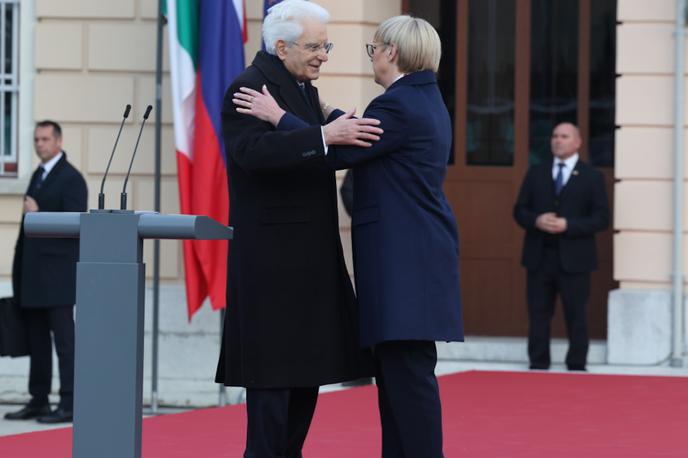 Nataša Pirc Musar, Sergio Mattarella, Nova Gorica, EPK | Italijanski predsednik Sergio Mattarella in slovenska predsednica Nataša Pirc Musar sta skupaj na Trgu Evropa, ki leži med Gorico in Novo Gorico, odprla skupni projekt Evropska prestolnica kulture 2025 slavnostno odprtje Evropske prestolnice kulture (EPK) 2025 Nova Gorica - Gorica. | Foto Bojan Puhek