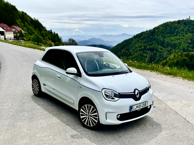 Renault twingo je na tisoč kilometrov dolgi poti porabil v dobrih 100 kilovatnih ur električne energije. | Foto: Gregor Pavšič