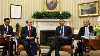 Obama na srečanju s Thein Seinom pozdravil demokratični napredek Mjanmara