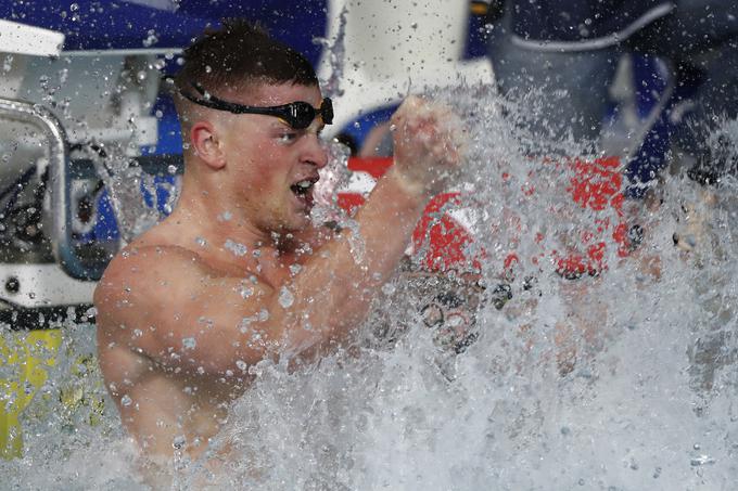 Adam Peaty je 100 metrov prsno preplaval v 57,00 sekunde in za 13 stotink izboljšal lasten rekord, dosežen na olimpijskih igrah pred dvema letoma v Rio de Janeiru. | Foto: Reuters