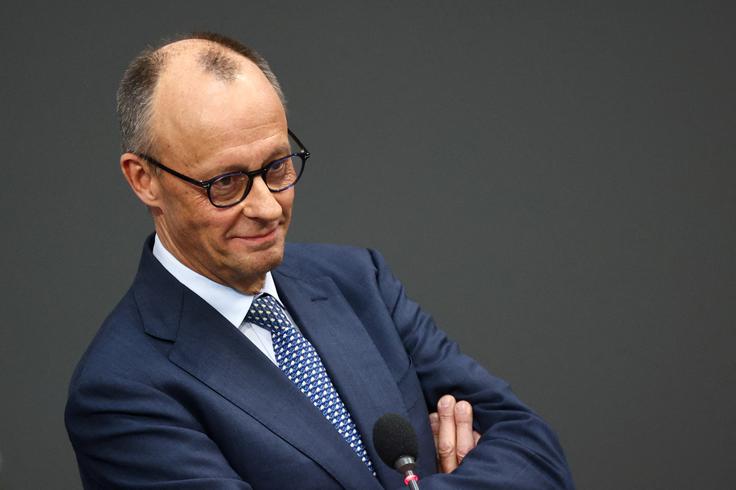 "Ali je menjava režima res njihov cilj? Če je to cilj, ne verjamem, da ga bodo dosegli. V preteklih konfliktih se je to večinoma izjalovilo," je dejal Merz. | Foto: Reuters