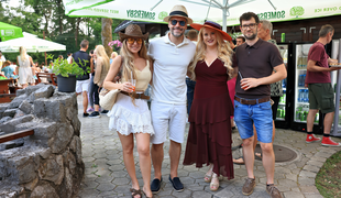 Piknik pod klobuki tudi letos gostil znane obraze slovenske estrade in medijev #foto