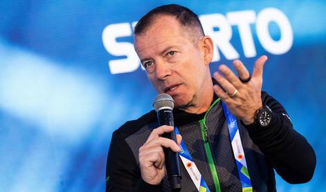 Smrekar odstopa z vseh položajev tudi v športu