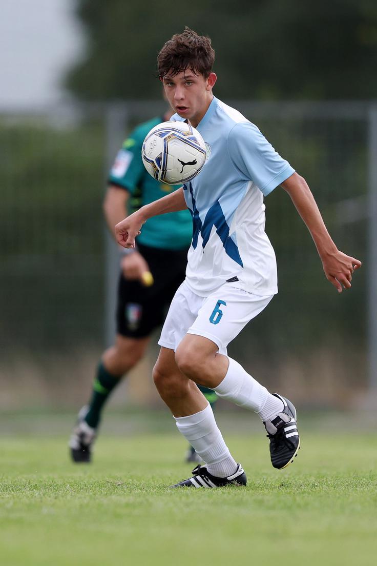 Čeprav je star komaj 18 let, je lani že debitiral za slovensko izbrano vrsto do 21 let. Na Nizozemskem je izgubil kvalifikacijsko srečanje za EP 2027 s Slovenijo z 0:2. Pred tem je oblekel tudi državni dres nižjih starostnih kategorij. | Foto: Aleš Fevžer