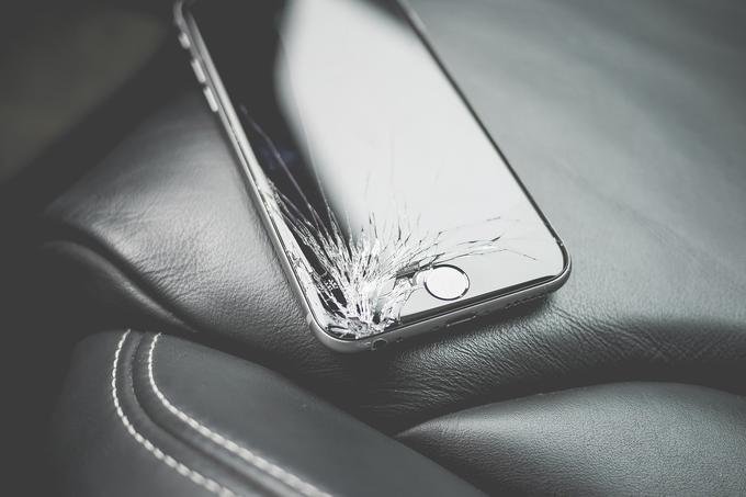 Zaslon je tradicionalno na poškodbe najmanj odporen del pametnih telefonov.  | Foto: Pixabay