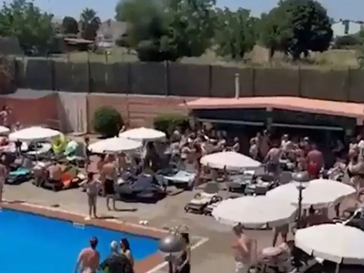 Moški udaril 13-letnico in ji zlomil nos, ker se je usedla na njegov ležalnik #video