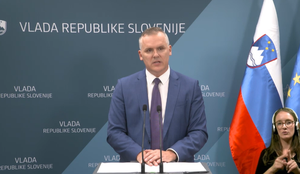 Minister Kumer: Z nakupom kurilnega olja velja še počakati