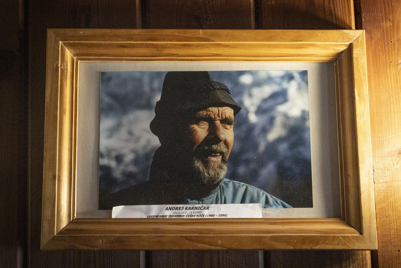 Andrej Karničar cuidou da casa durante 40 anos e foi mentor do atual zelador, Karmen Klaura. | Foto de : Bojan Puhek