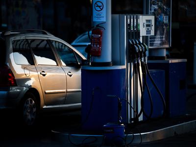 Cene nafte vztrajajo pri sto dolarjih