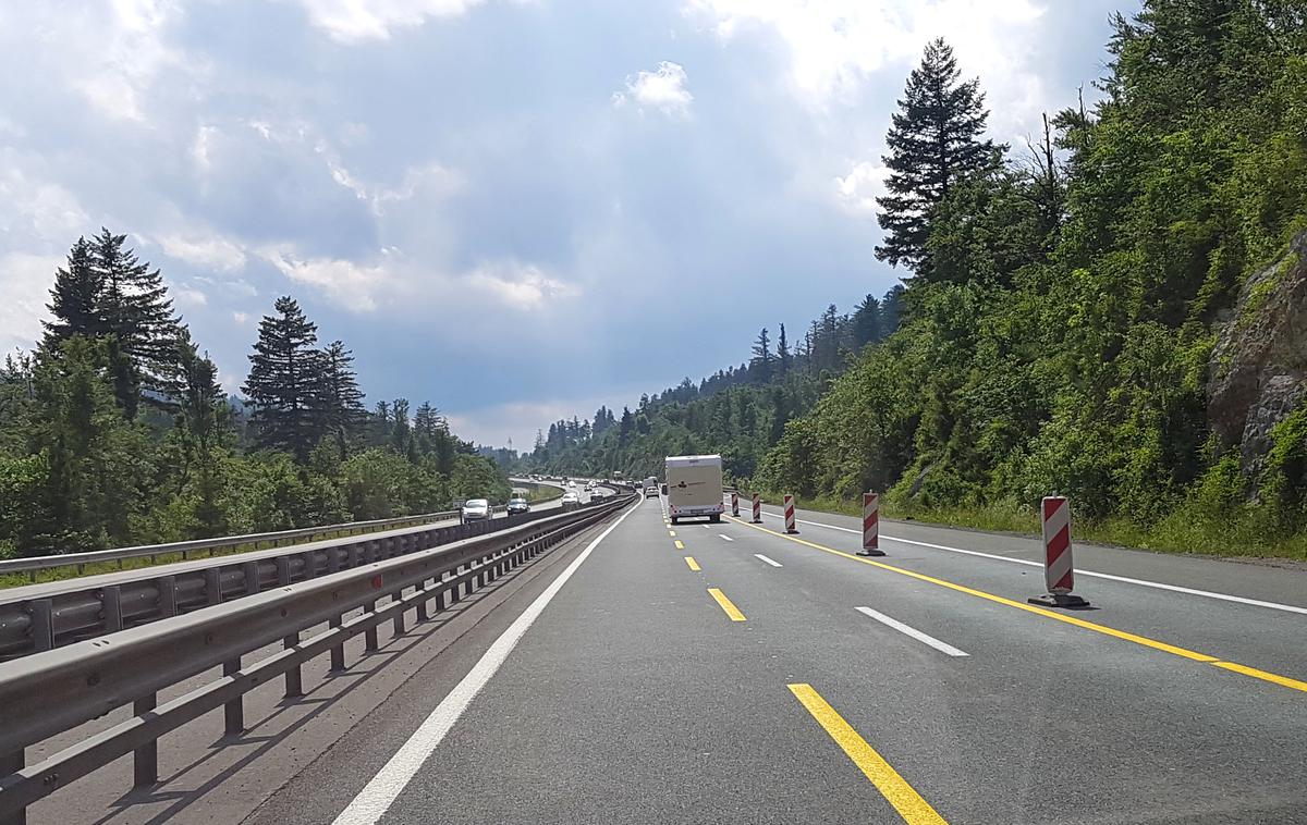 avtocesta prometni pas prehitevanje ozko | Foto Gregor Pavšič