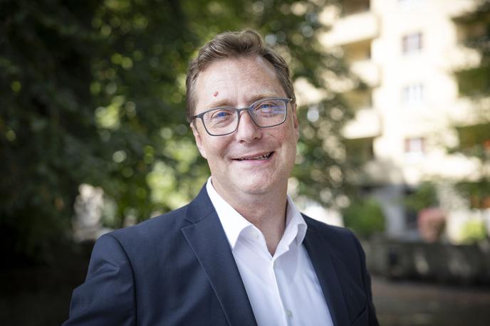 Vladimir Prebilič | "Razumem, da imamo ideološke spopade. Naj bodo, to je sestavni del življenja. Ampak da instrumentalizirate državo, parlament, ustavo, zakon samo zato, da 'bom jaz imel prav', pa je v bistvu razgradnja demokracije in napad na državo ter ustavno ureditev," opozarja evropski poslanec Vladimir Prebilič. | Foto Ana Kovač